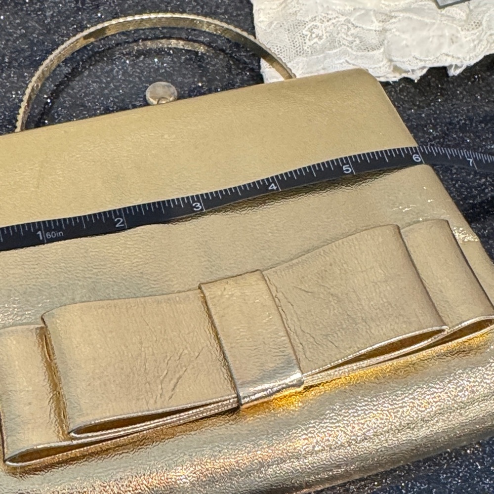 50s Elegant Gold Petite Handbag with Accessories - Picture 8 of 11